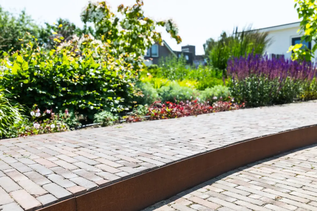 Cortenstale rand opsluiting, De Middelpas