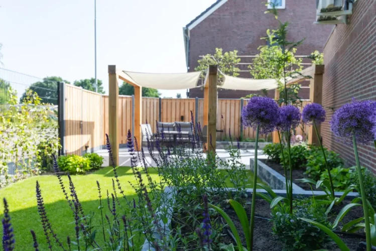 Monderne patio tuin, aanleg
